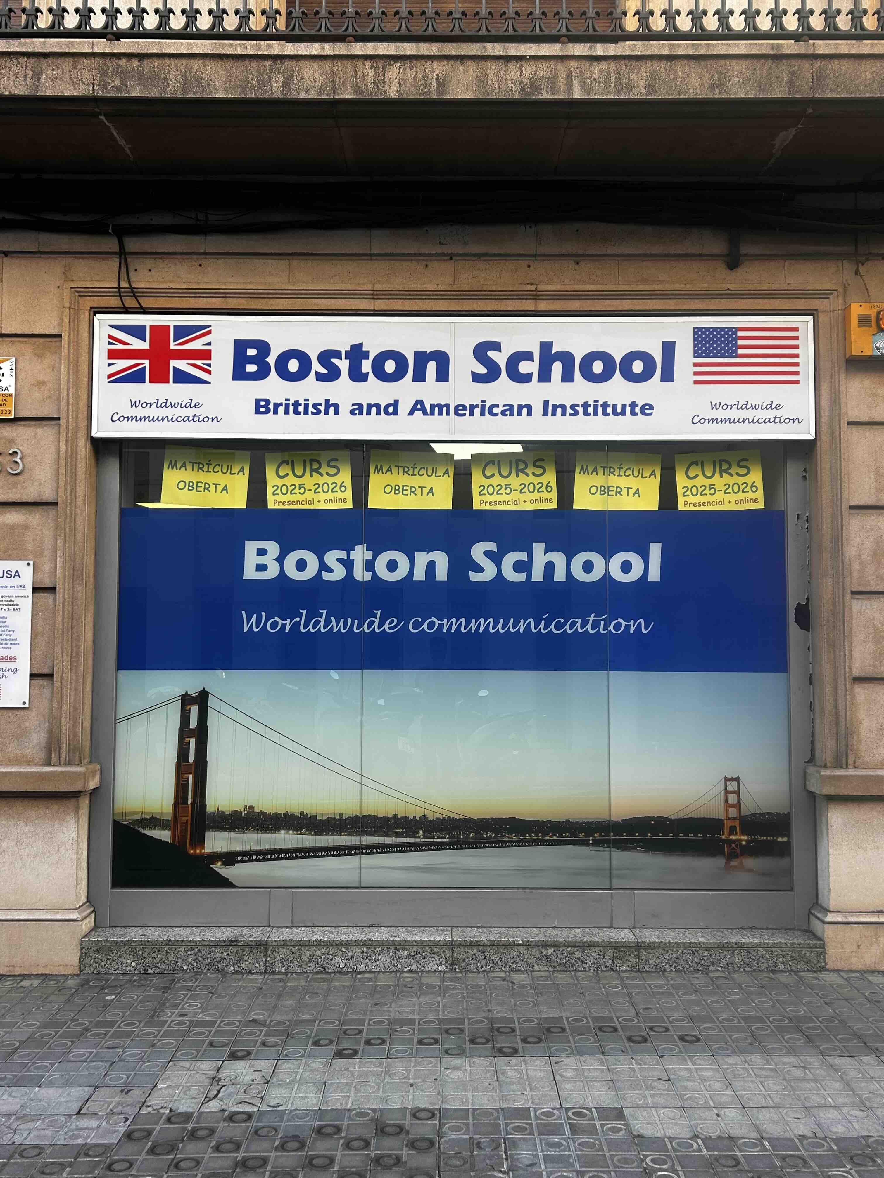 Avatar de IA utilizado en una academia de inglés para ofrecer profesores virtuales 24/7.